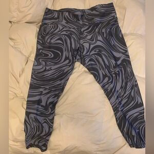 Women’s Under Armour Compression Leggings. NWT